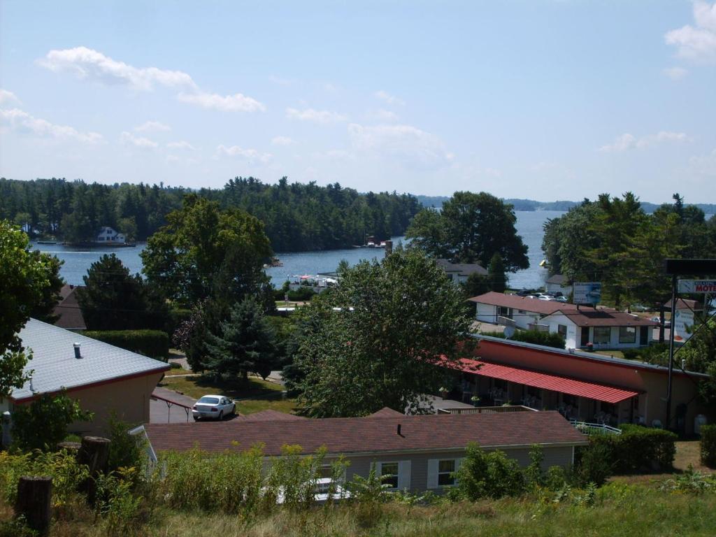 Capricorn Motel Royale 1000 Islands Lansdowne Exterior foto