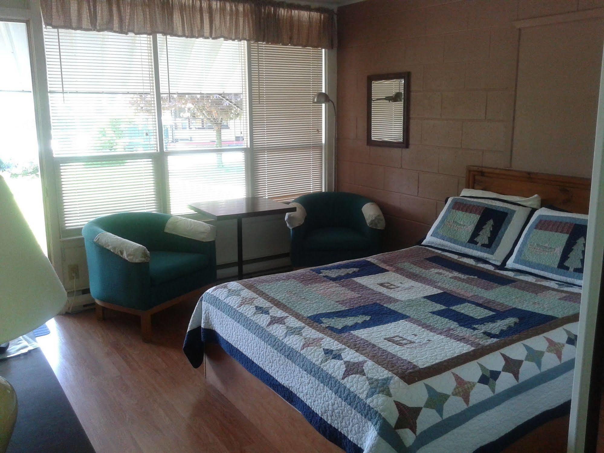 Capricorn Motel Royale 1000 Islands Lansdowne Exterior foto