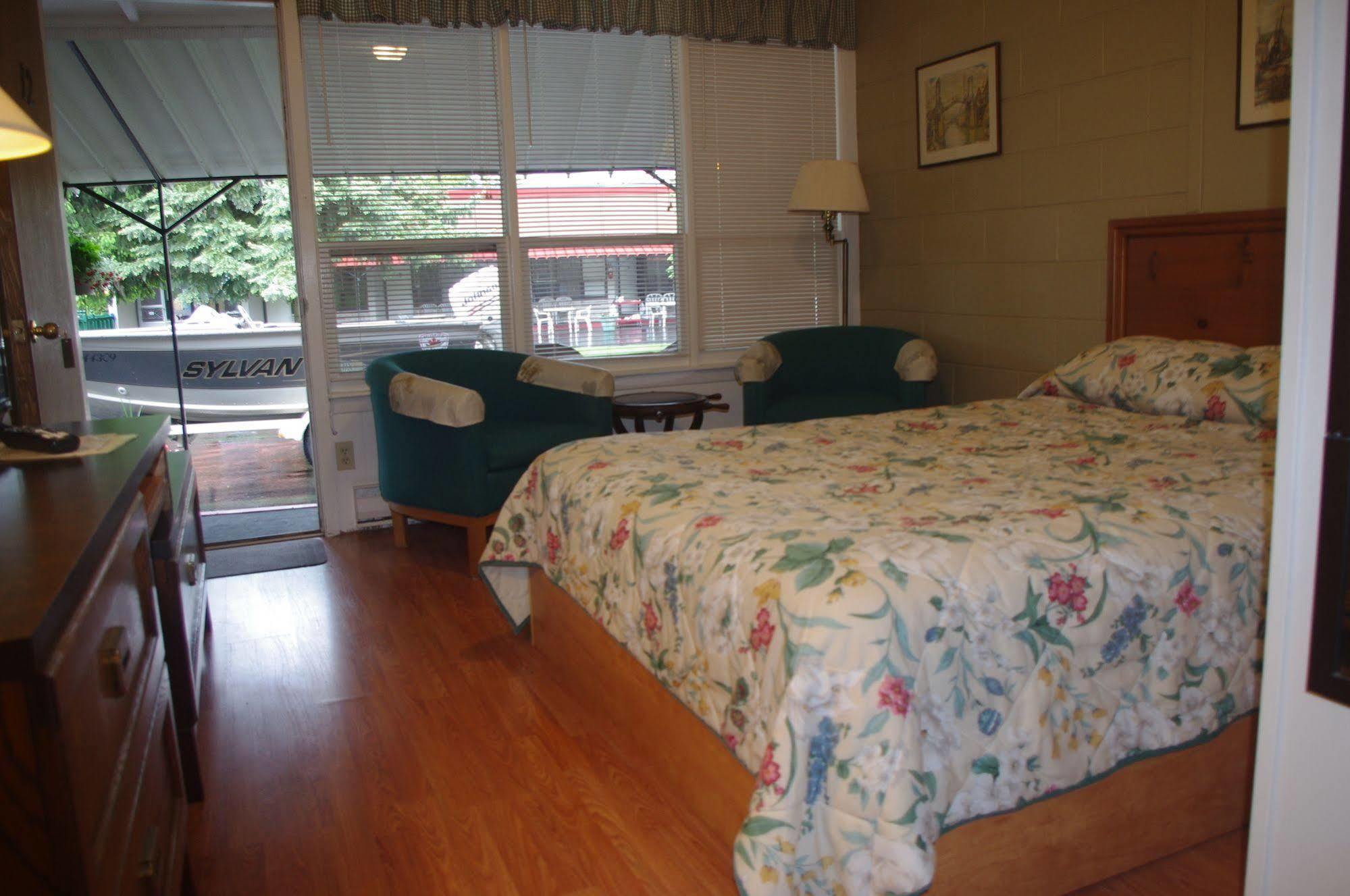 Capricorn Motel Royale 1000 Islands Lansdowne Exterior foto
